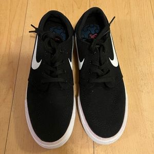 Nike SB Zoom Janoski Canvas RM B&W Sneakers